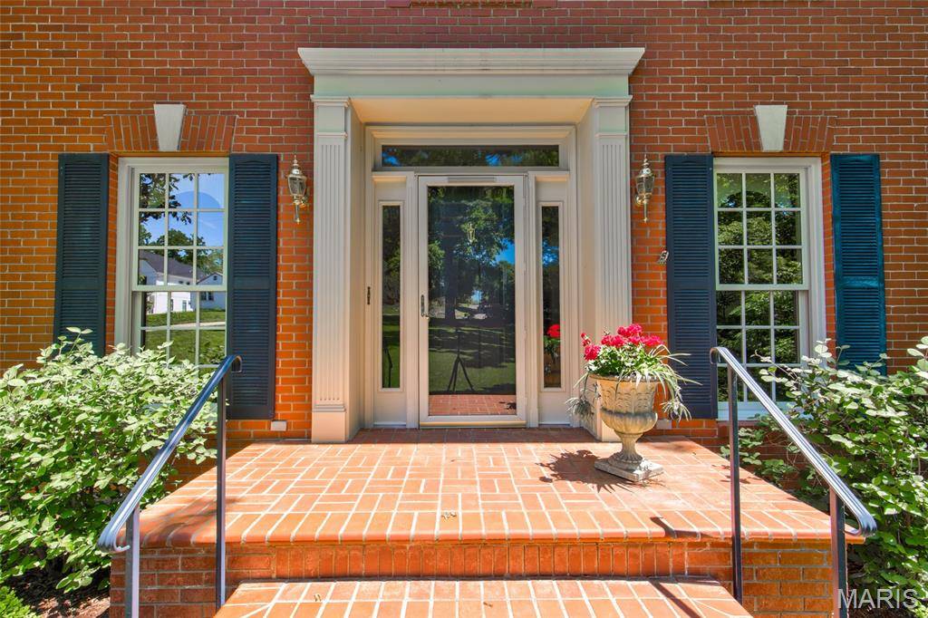 452 Meyer AVE, Kirkwood, MO 63122