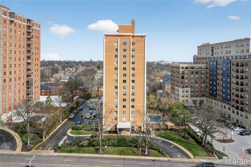 900 S Hanley RD #11D, St Louis, MO 63105