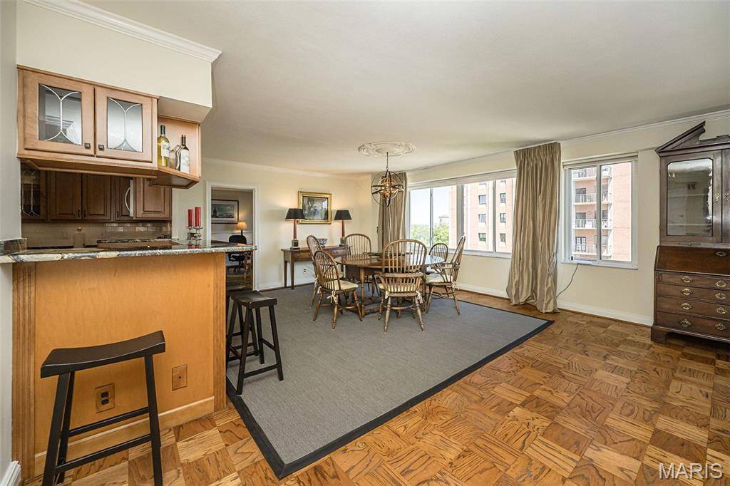 900 S Hanley RD #11D, St Louis, MO 63105
