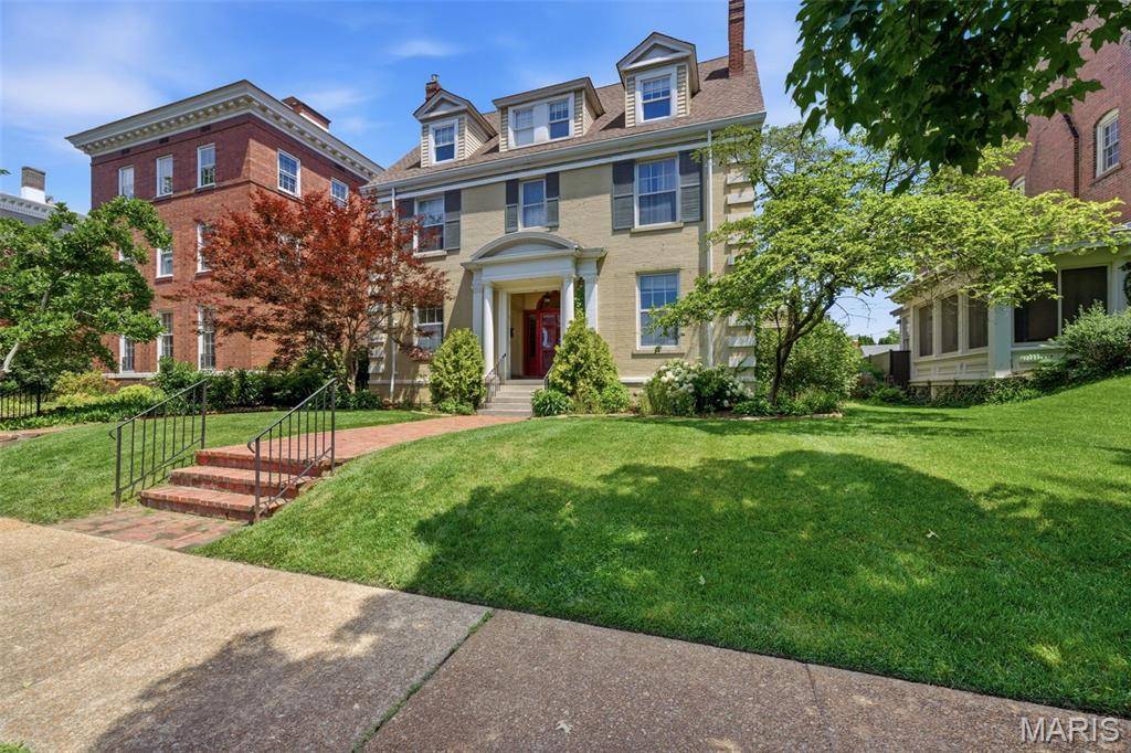 4917 Pershing PL, St Louis, MO 63108