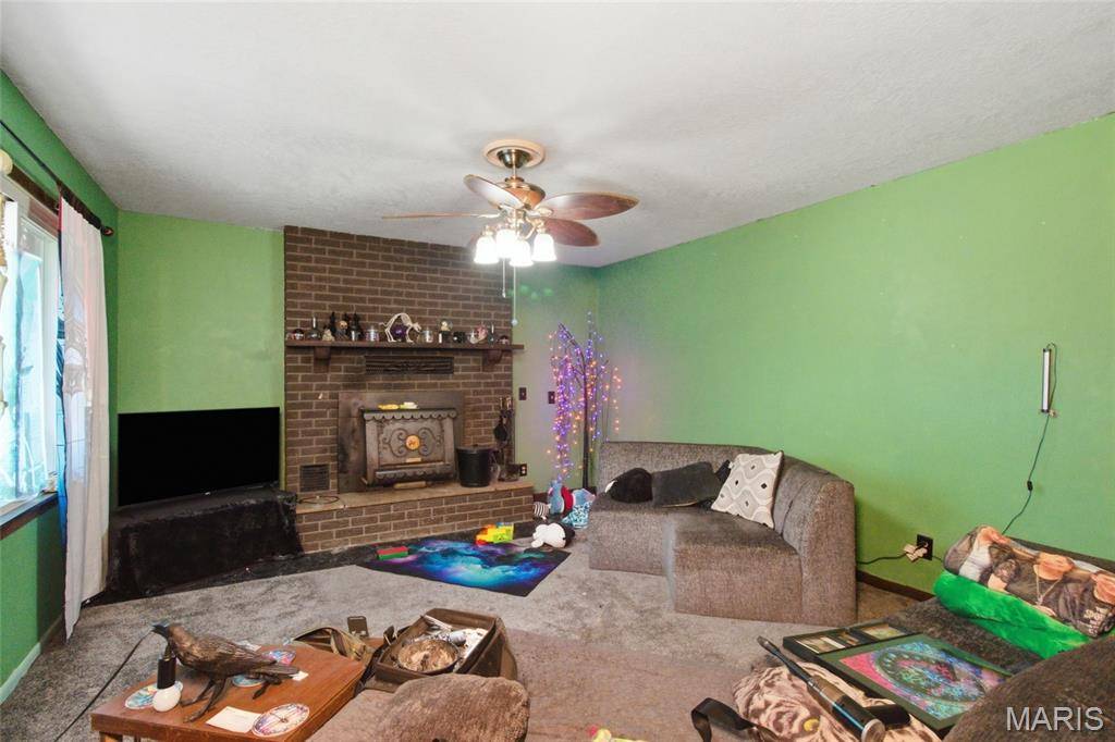 25747 Nugget DR, Lebanon, MO 65536