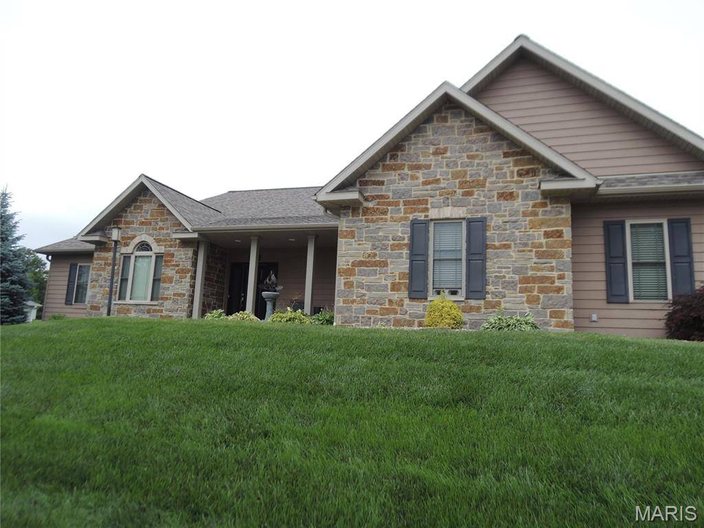 1021 Savannah WAY, Greenville, IL 62246