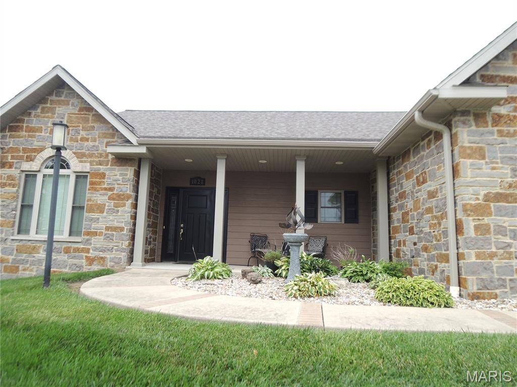 1021 Savannah WAY, Greenville, IL 62246