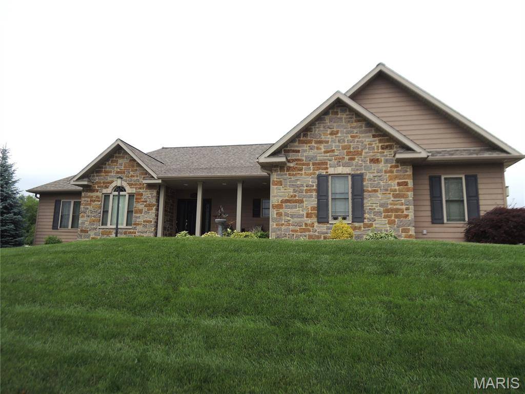 1021 Savannah WAY, Greenville, IL 62246