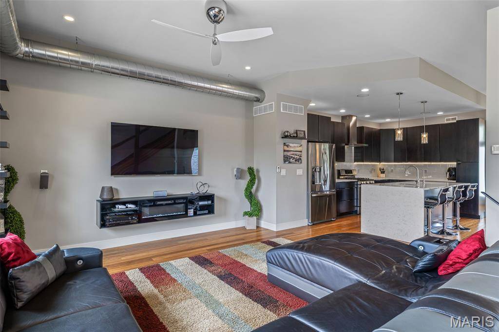 2834 Lafayette AVE, St Louis, MO 63104