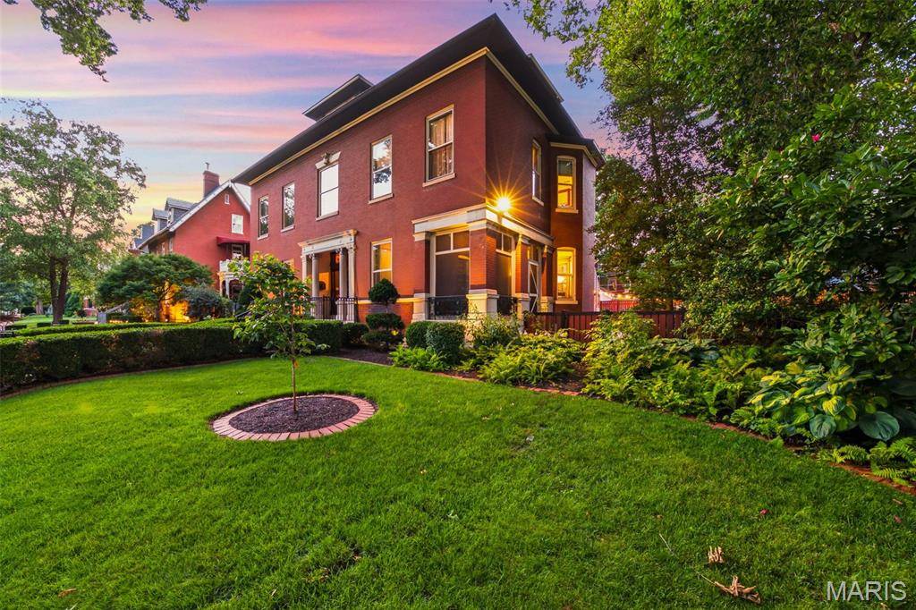 3117 Russell BLVD, St Louis, MO 63104