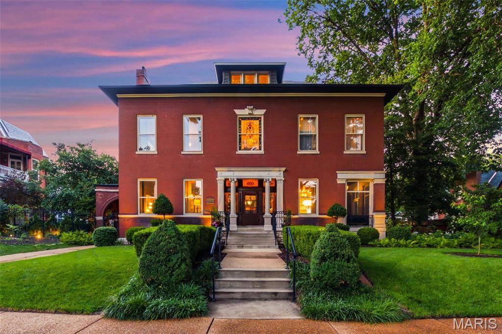 3117 Russell BLVD, St Louis, MO 63104