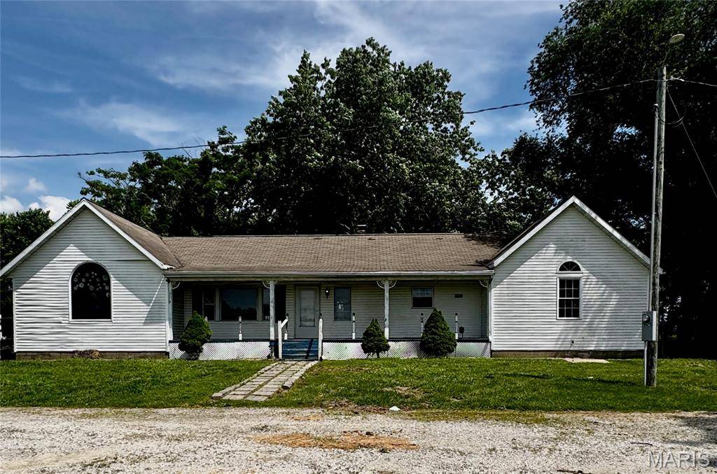 2270 N 1600 ST, Brownstown, IL 62418