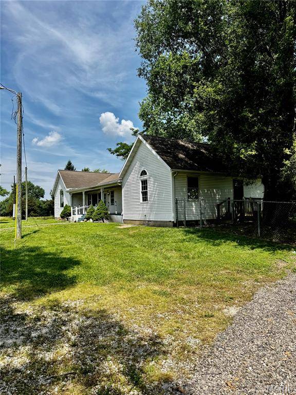 2270 N 1600 ST, Brownstown, IL 62418