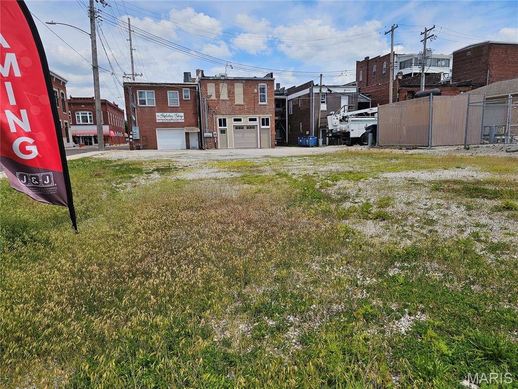 120 W Water Street, Hillsboro, IL 62049