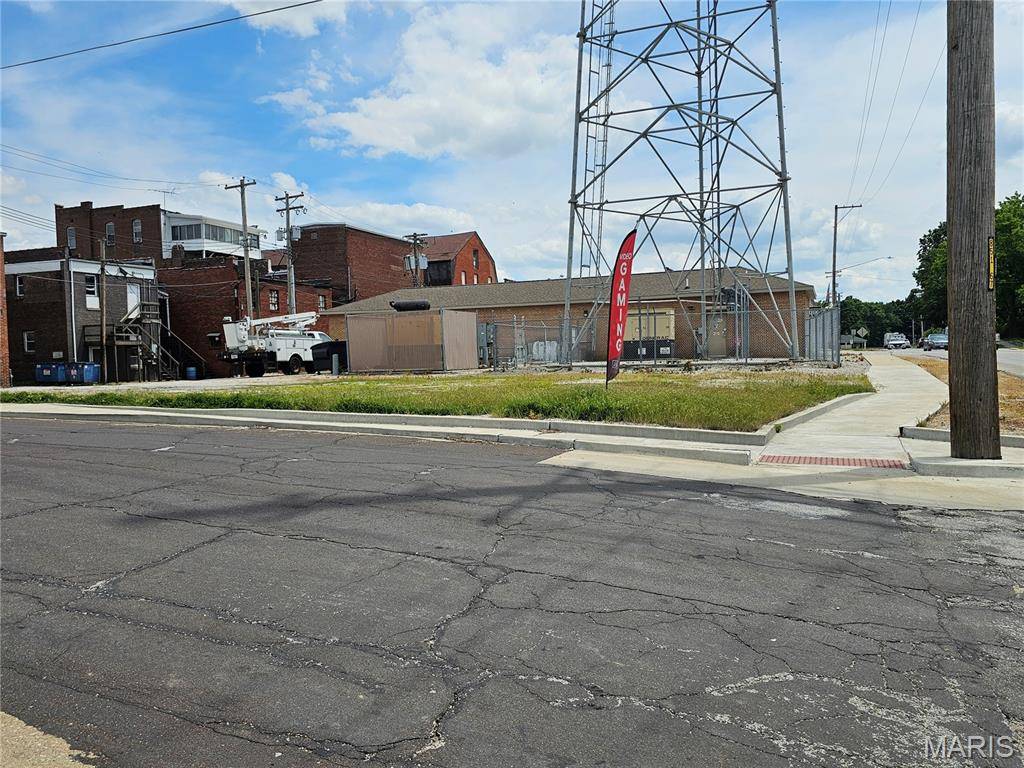 120 W Water Street, Hillsboro, IL 62049
