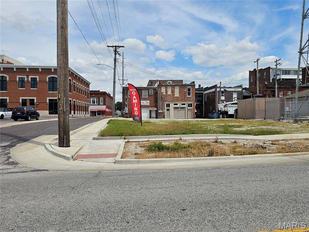 120 W Water Street, Hillsboro, IL 62049