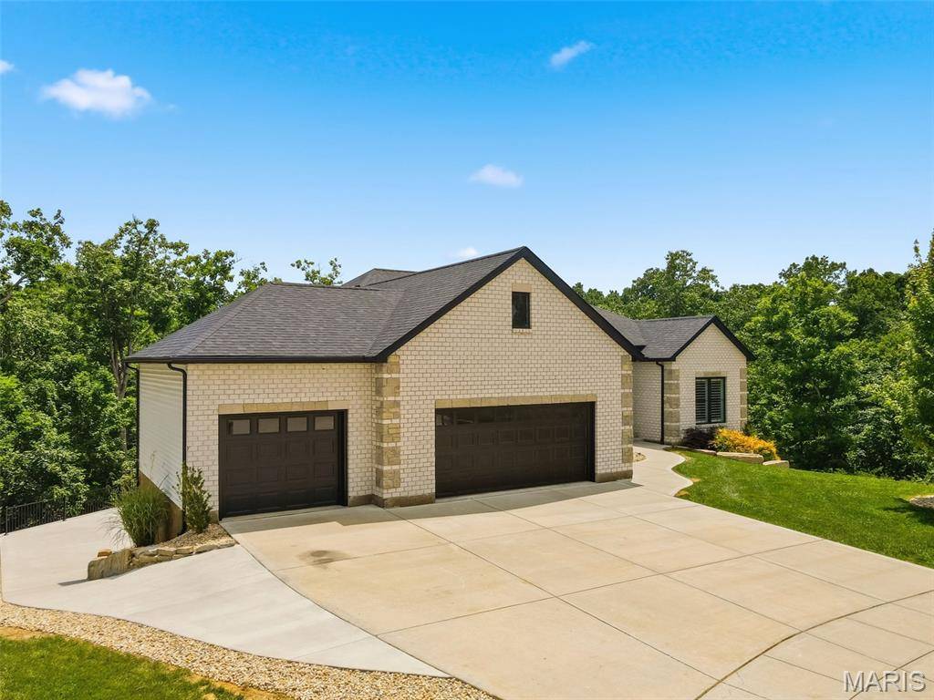 222 Redmond Pines DR, Wentzville, MO 63385
