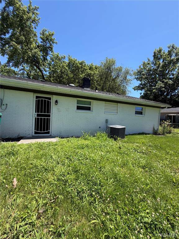 4 Lloyd AVE, Cahokia, IL 62206