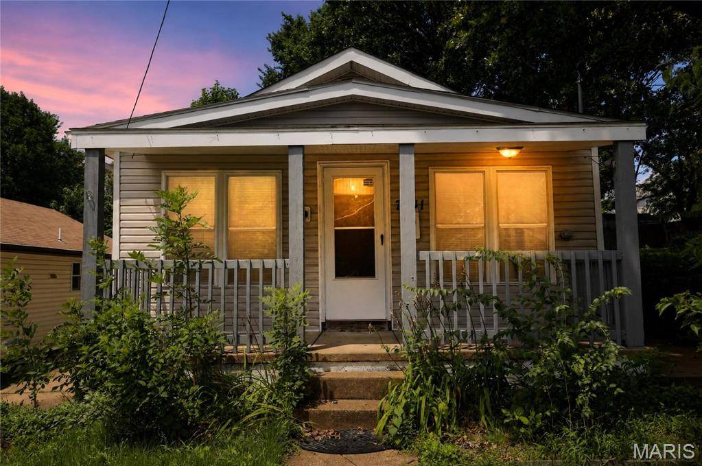 7041 Glades AVE, St Louis, MO 63117