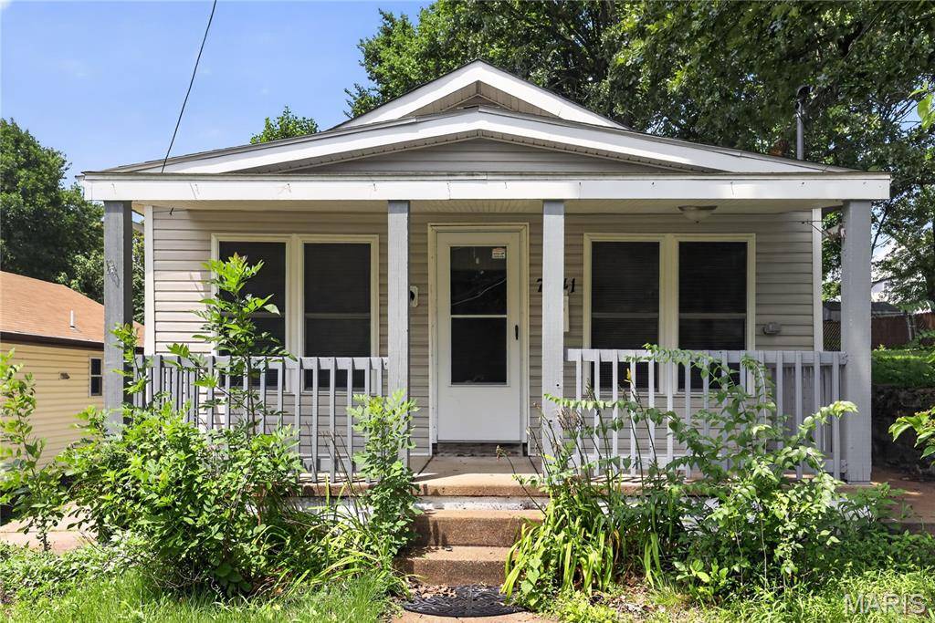 7041 Glades AVE, St Louis, MO 63117
