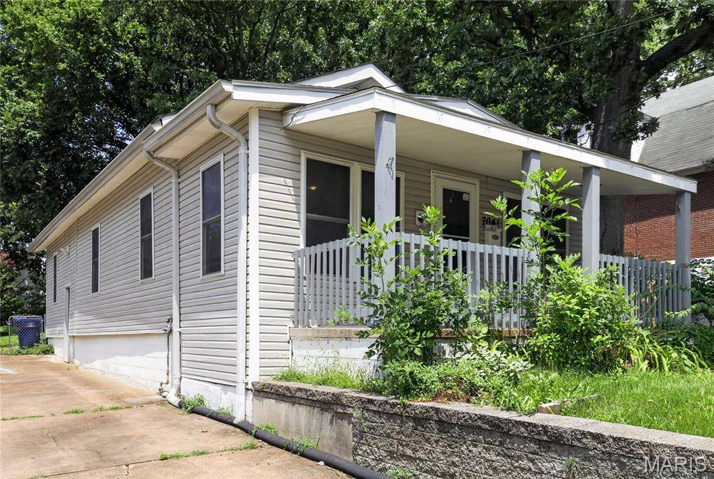 7041 Glades AVE, St Louis, MO 63117