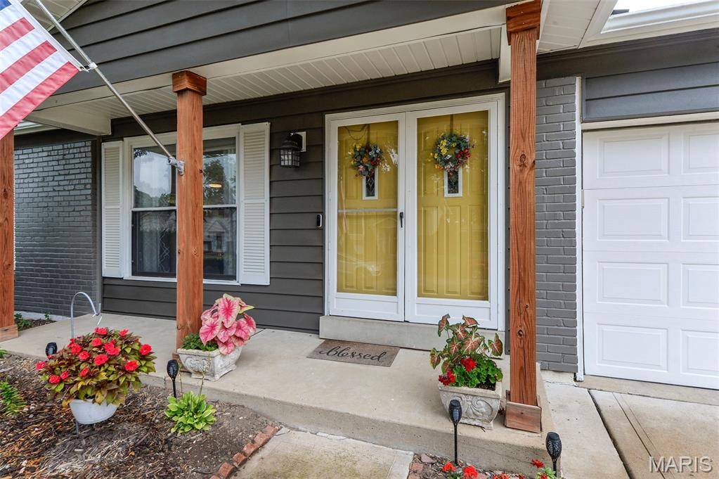 17 Debbie DR, St Peters, MO 63376