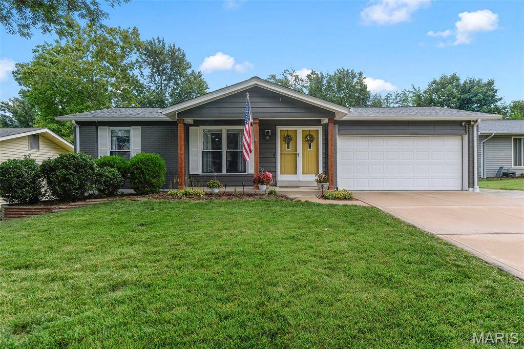 17 Debbie DR, St Peters, MO 63376