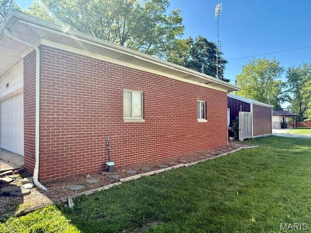 1104 E Hanover ST, New Baden, IL 62265