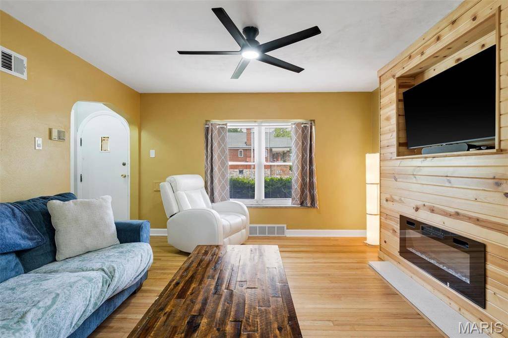 1802 Switzer AVE, St Louis, MO 63147