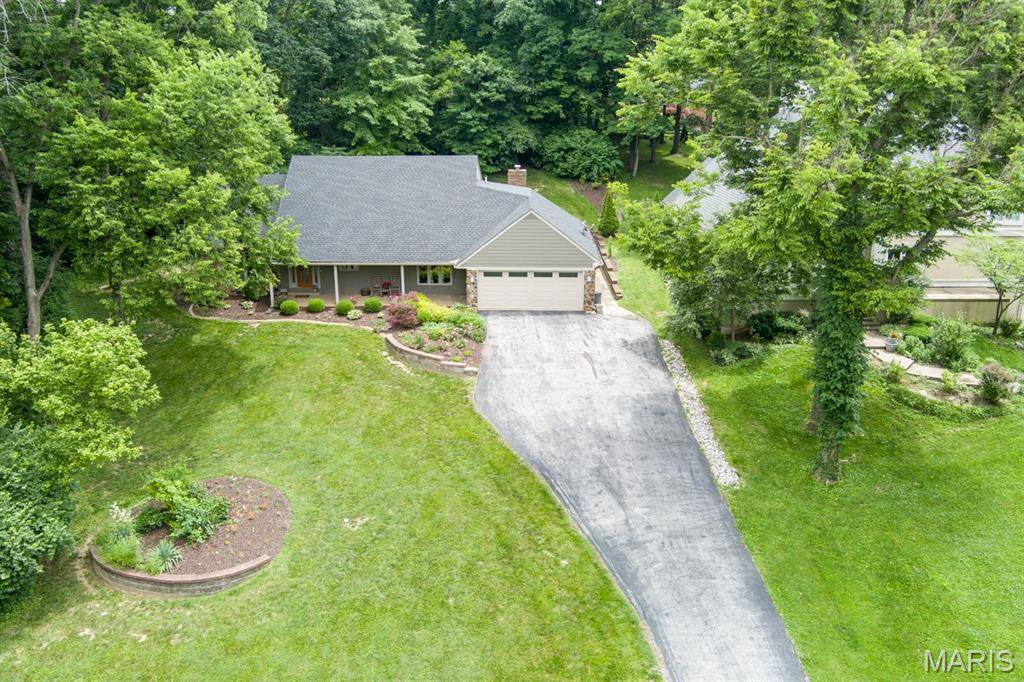 18 Powder Creek DR, Belleville, IL 62223