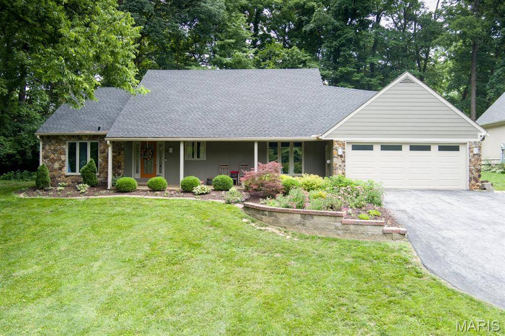 18 Powder Creek DR, Belleville, IL 62223