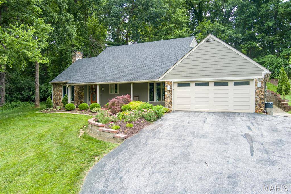 18 Powder Creek DR, Belleville, IL 62223
