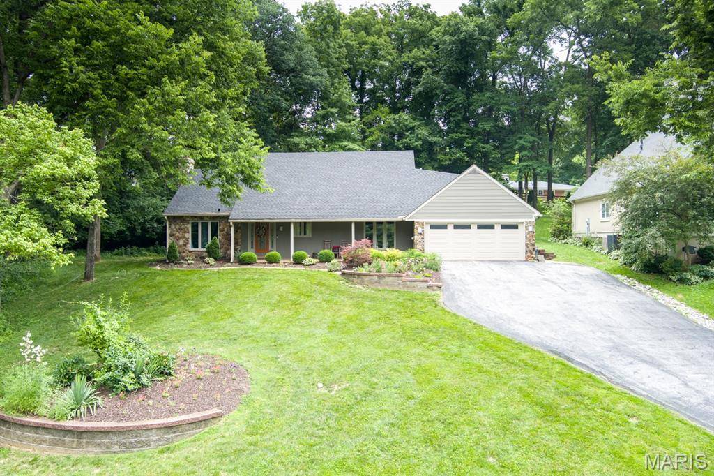 18 Powder Creek DR, Belleville, IL 62223