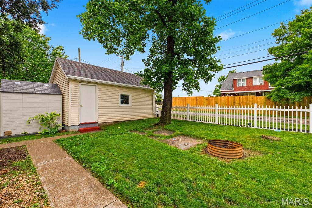 411 Cherry LN, Warrenton, MO 63383
