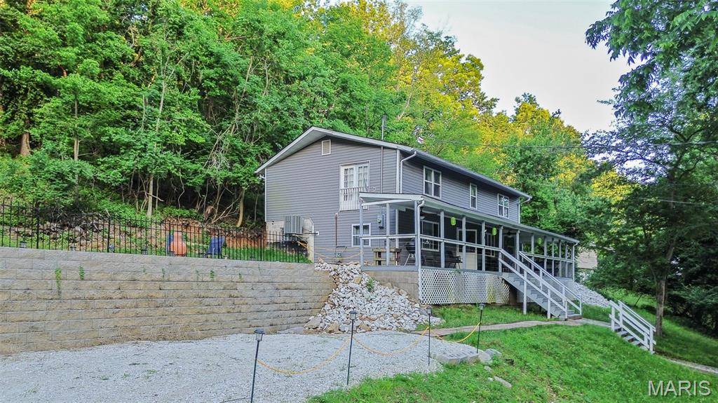 121 N Cedar ST, Grafton, IL 62037