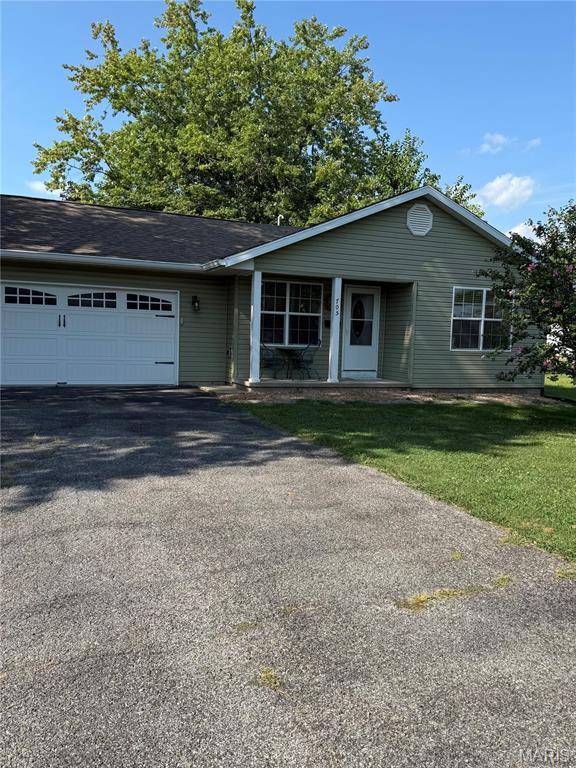 705 E Washington AVE, Greenville, IL 62246