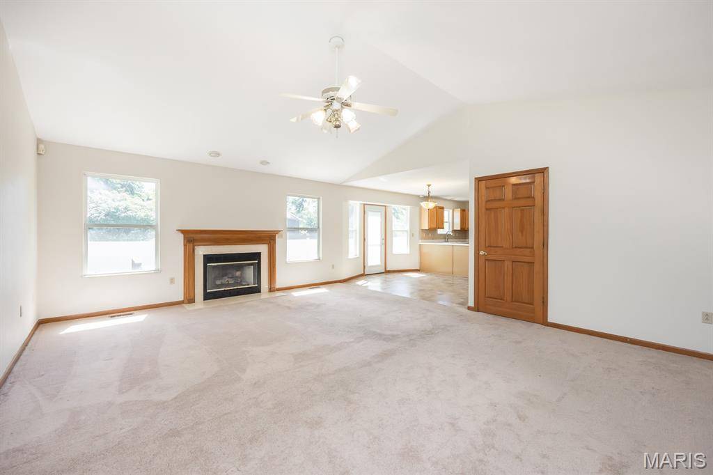 916 Crosswinds DR, Belleville, IL 62221