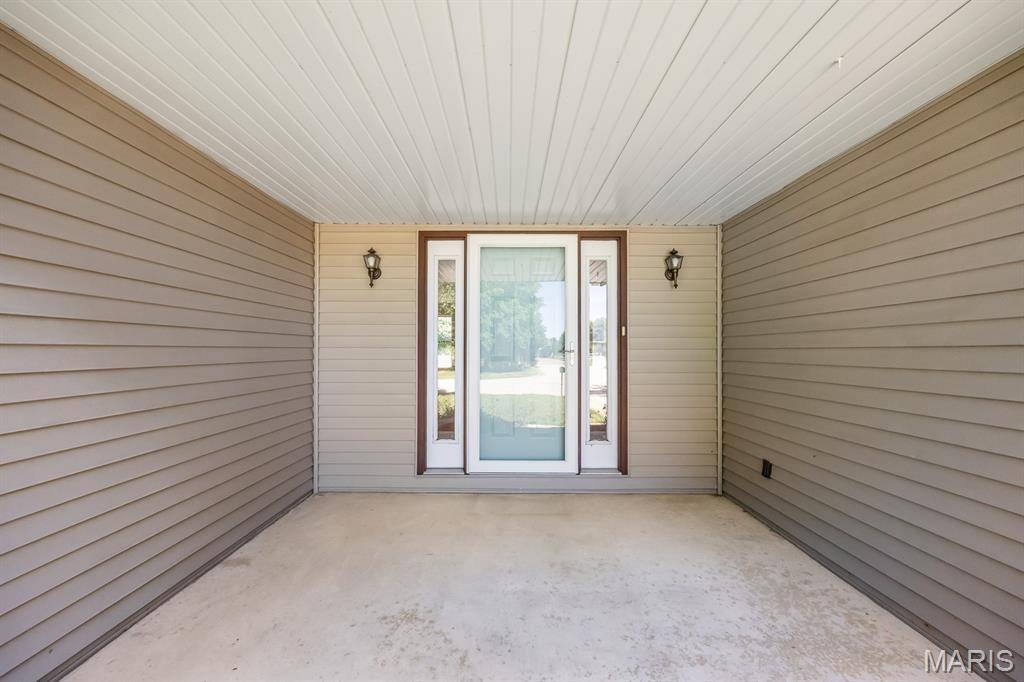916 Crosswinds DR, Belleville, IL 62221