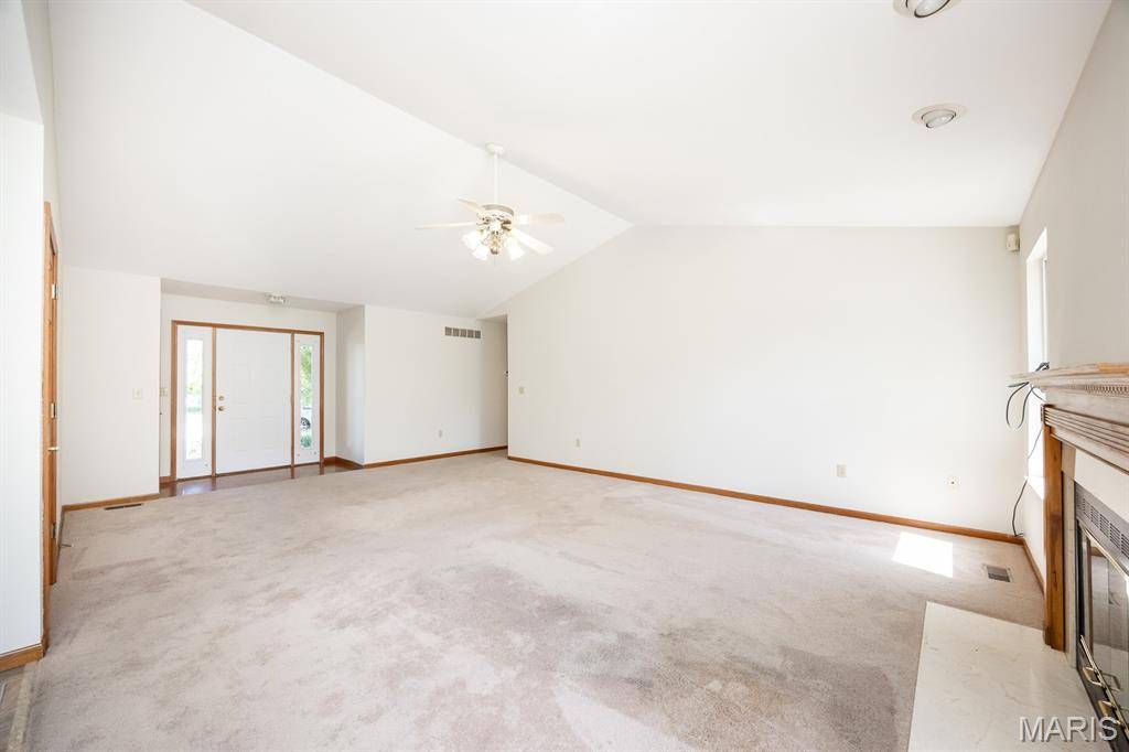 916 Crosswinds DR, Belleville, IL 62221