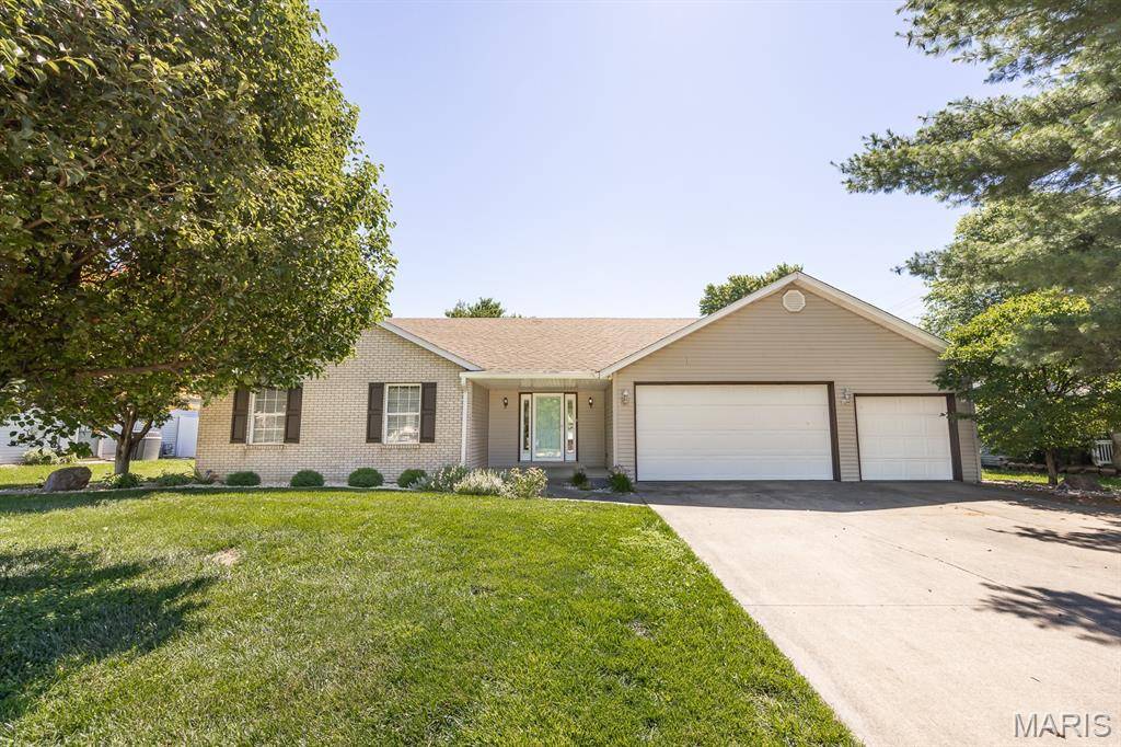 916 Crosswinds DR, Belleville, IL 62221