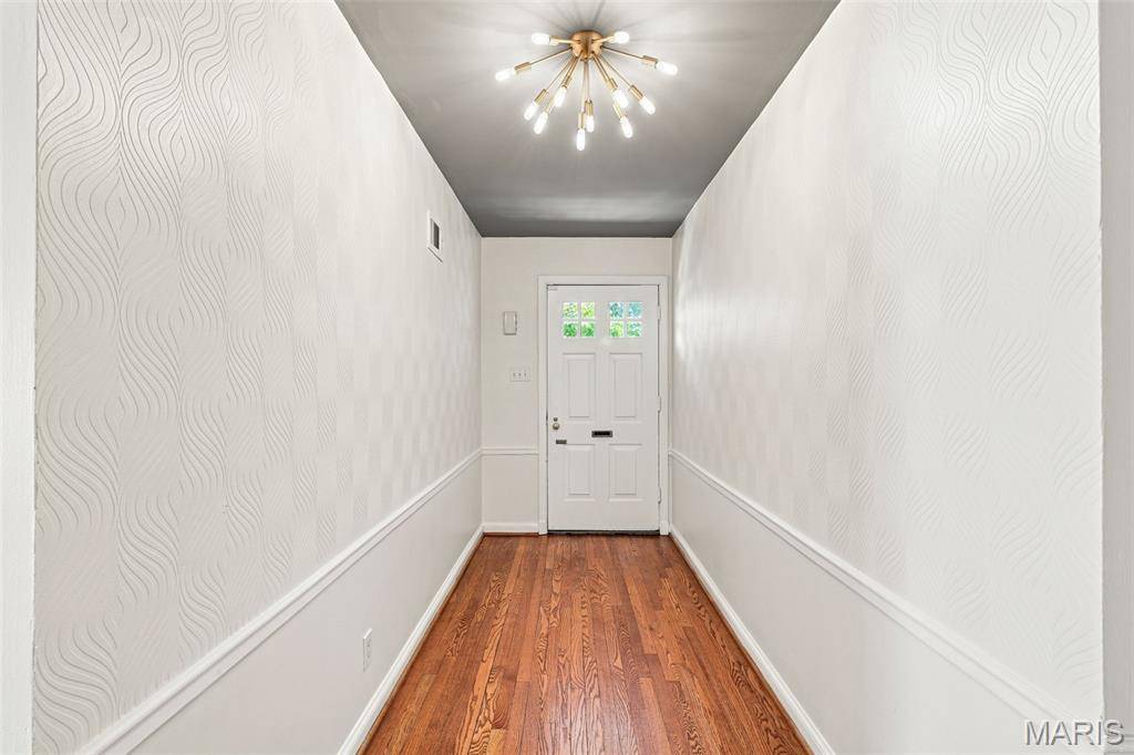 8412 Old Bonhomme RD, University City, MO 63132