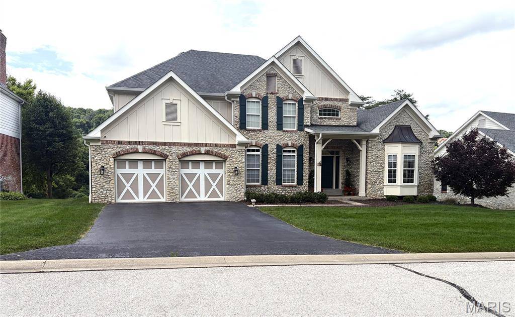841 Cabernet LN, St Albans, MO 63073