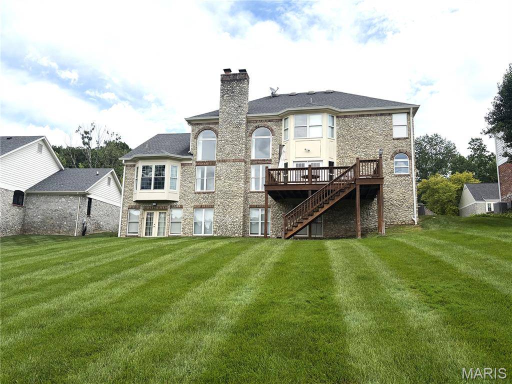 841 Cabernet LN, St Albans, MO 63073