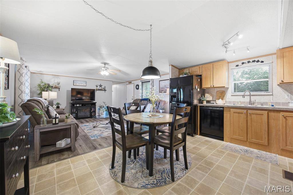 21827 Dove LN, Carlyle, IL 62231