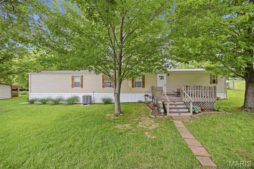 21827 Dove LN, Carlyle, IL 62231