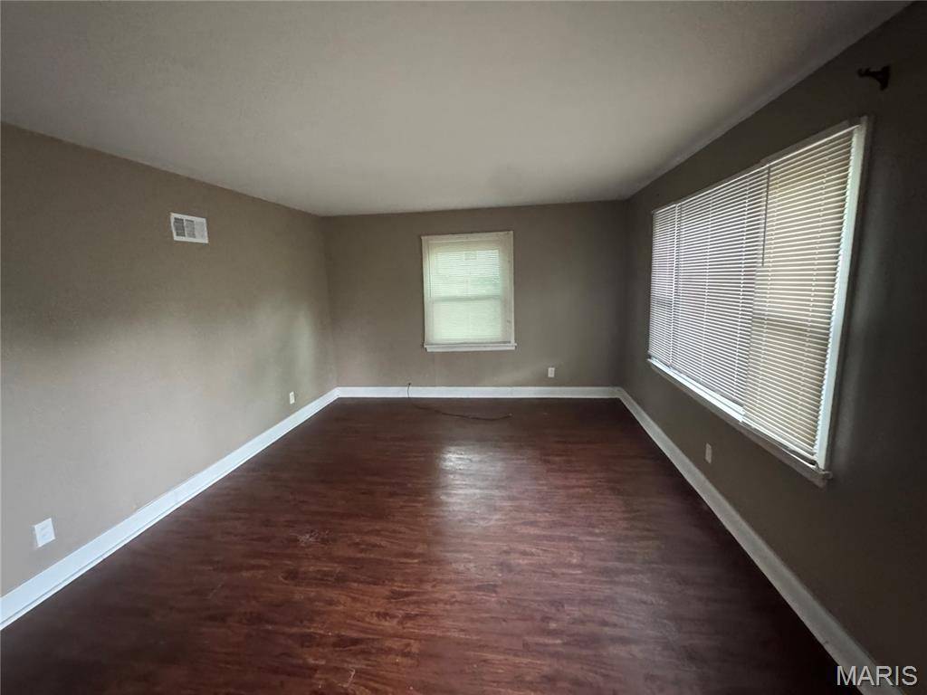 2823 Meadowlark AVE, St Louis, MO 63136