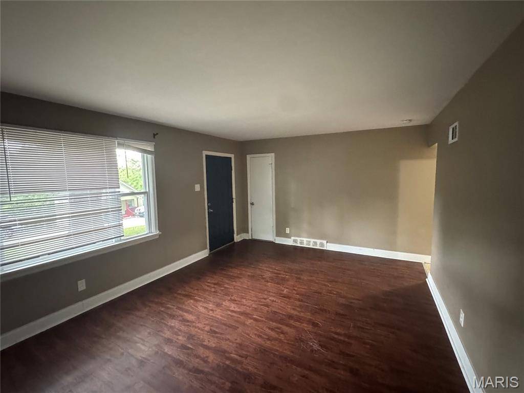 2823 Meadowlark AVE, St Louis, MO 63136