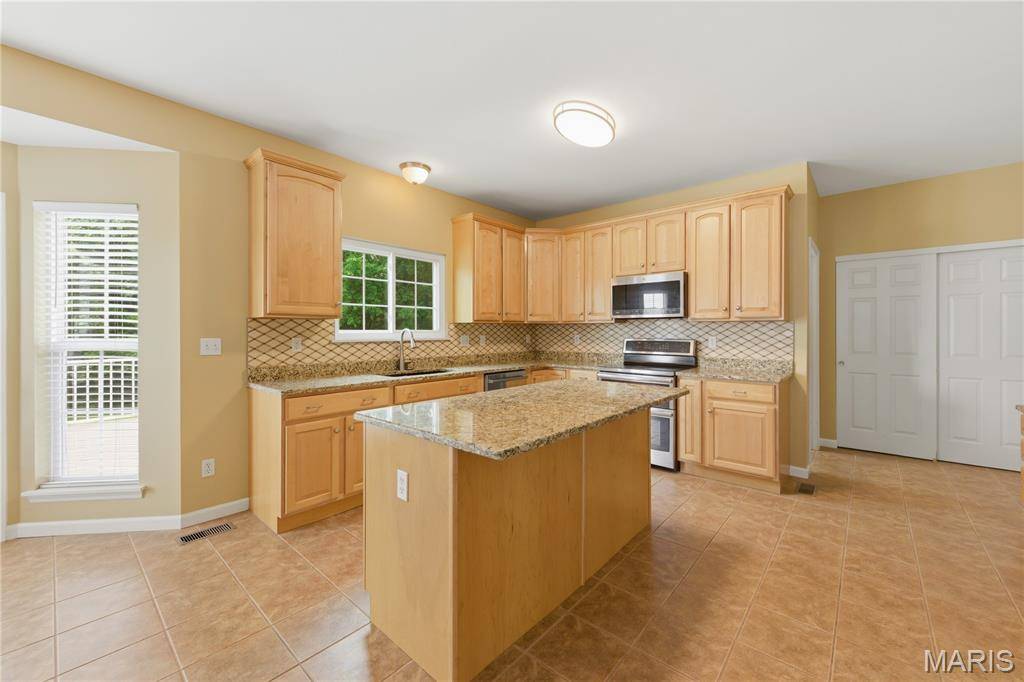 109 Snake River DR, O'fallon, MO 63368