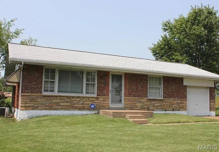 1277 Admiral DR, St Louis, MO 63137