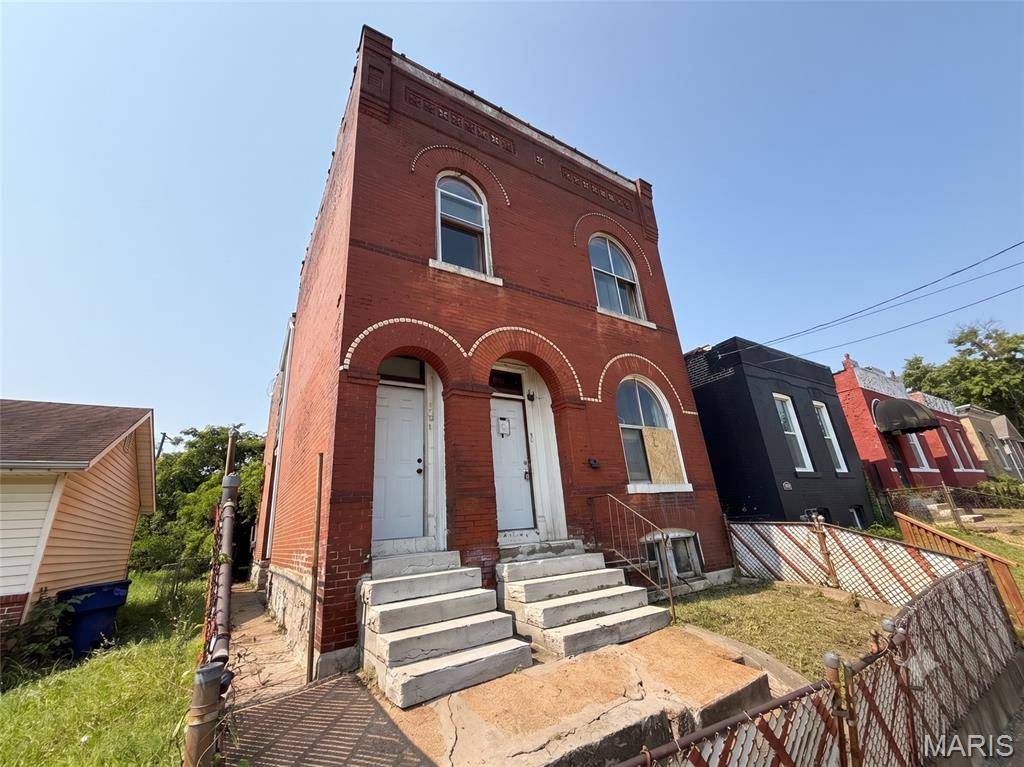 3130 Caroline ST, St Louis, MO 63104