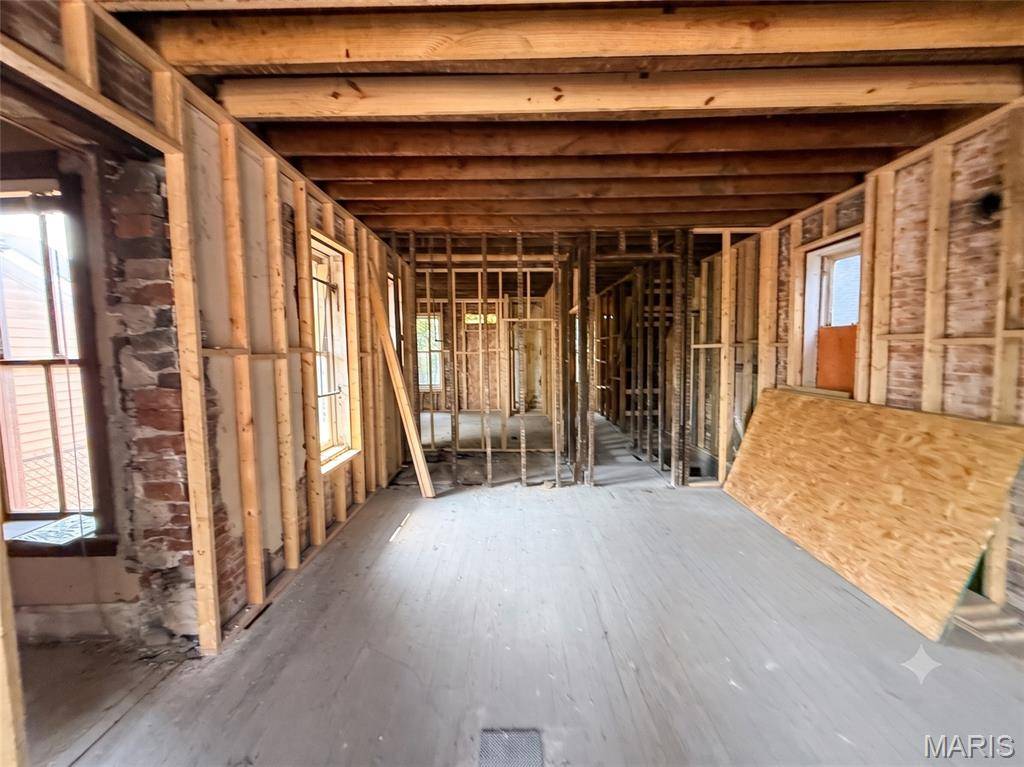3130 Caroline ST, St Louis, MO 63104