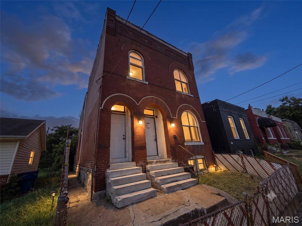 3130 Caroline ST, St Louis, MO 63104