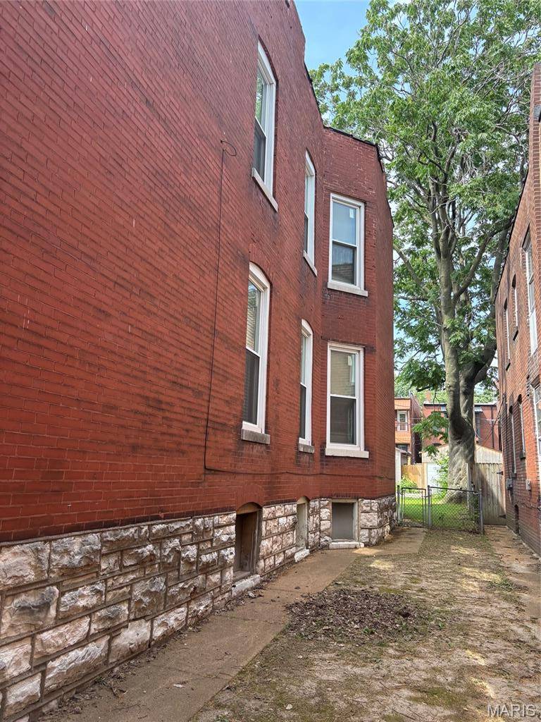 4557 Arco AVE, St Louis, MO 63110