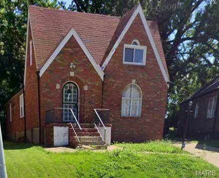 8838 Park LN, St Louis, MO 63147